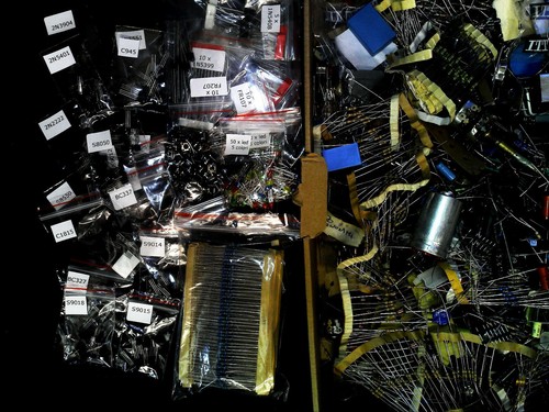 Stock oltre1000 componenti